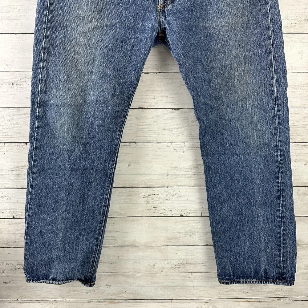 Levis 501 Denim Mens Jeans 34x30 blue Straight fit button fly (Measures 33X28.5)